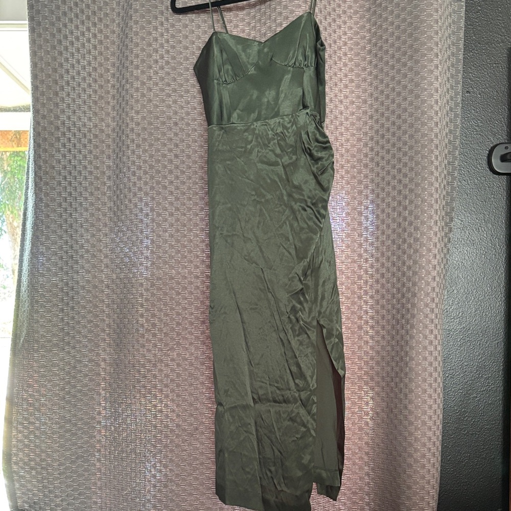 Elegant Strapless Satin Dress in Forest Green